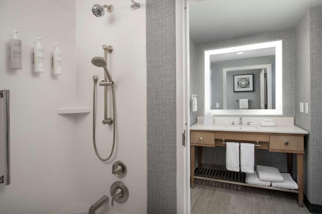 Homewood Suites By Hilton Destinにあるバスルーム