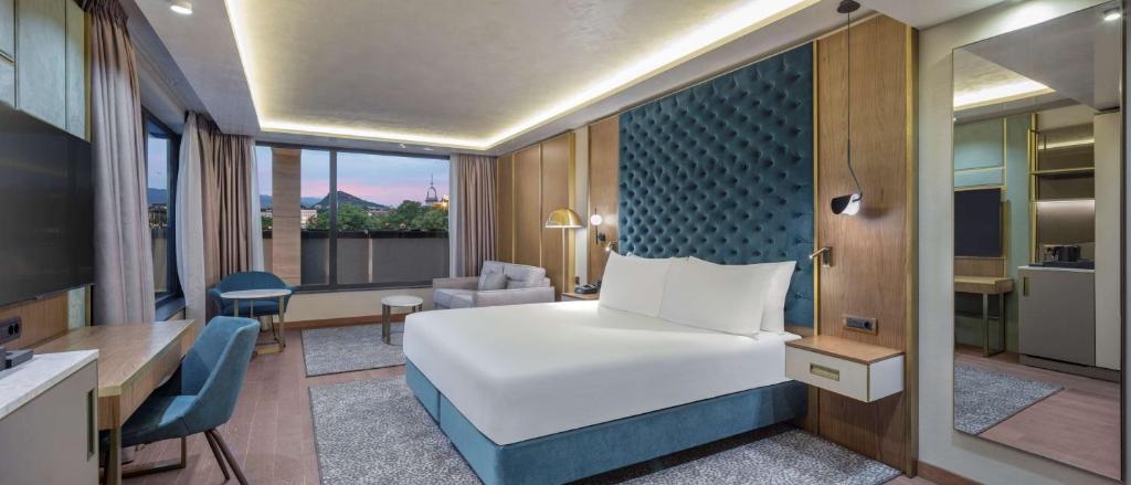 Postel nebo postele na pokoji v ubytování Doubletree By Hilton Plovdiv Center