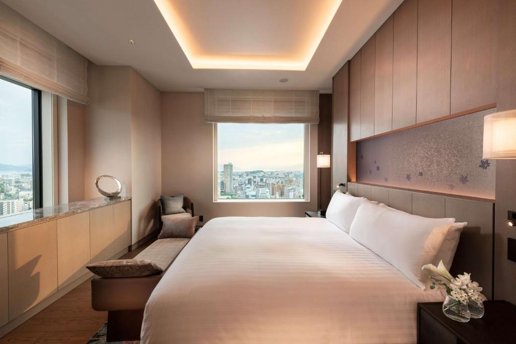 Postel nebo postele na pokoji v ubytování Hilton Hiroshima