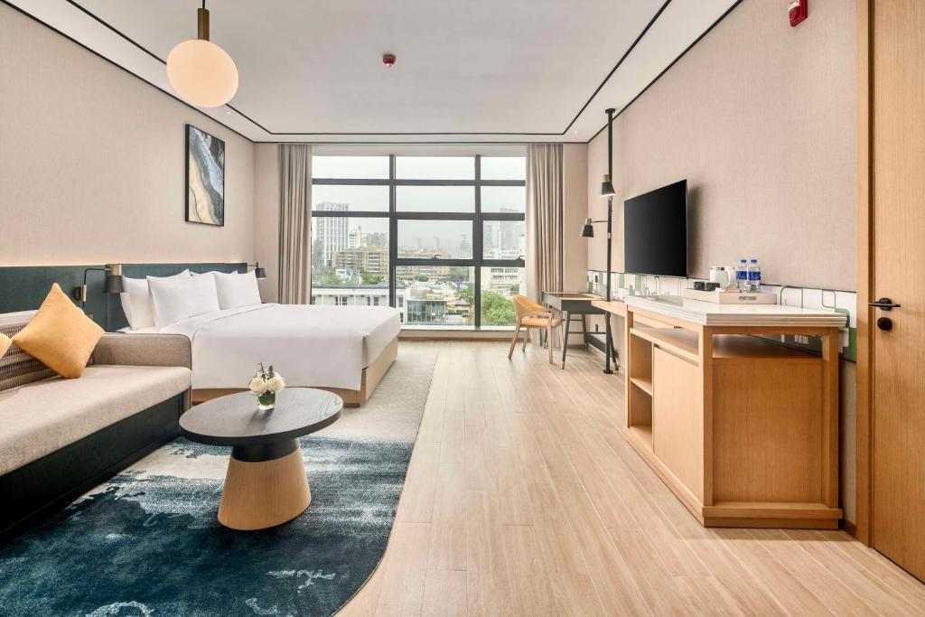 TV a/nebo společenská místnost v ubytování Hilton Garden Inn Zhuhai Jinan University