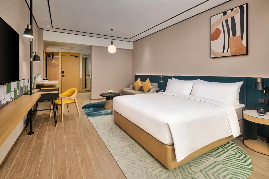 Postel nebo postele na pokoji v ubytování Hilton Garden Inn Zhuhai Jinan University