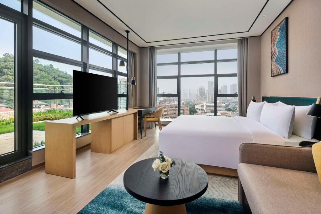 TV a/nebo společenská místnost v ubytování Hilton Garden Inn Zhuhai Jinan University