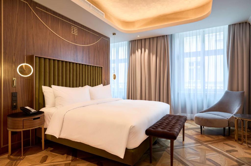 Posteľ alebo postele v izbe v ubytovaní Hotel Saski Krakow Curio Collection by Hilton