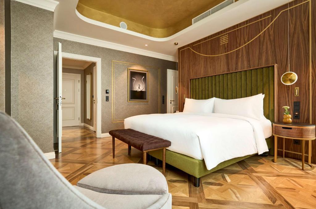 Posteľ alebo postele v izbe v ubytovaní Hotel Saski Krakow Curio Collection by Hilton