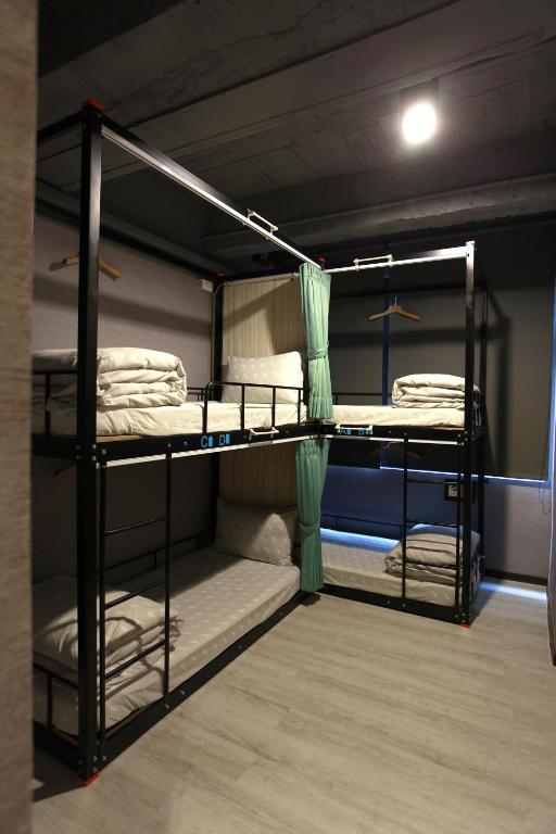 Postel nebo postele na pokoji v ubytování Backpackers Hostel - Ximen