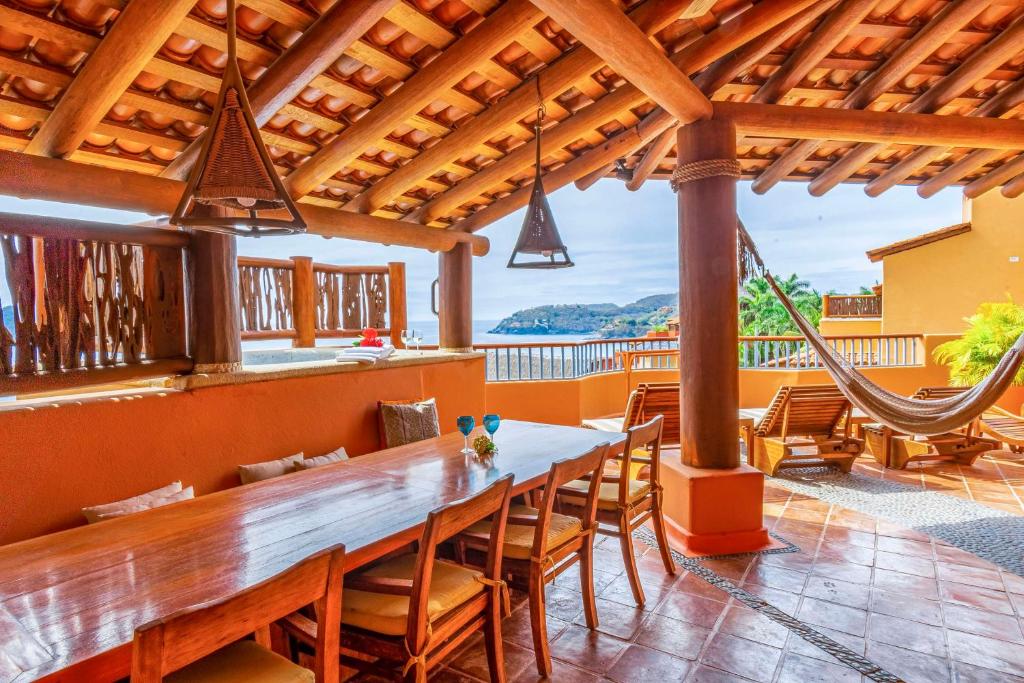 Гостиная зона в Hilton Grand Vacations Club Zihuatanejo