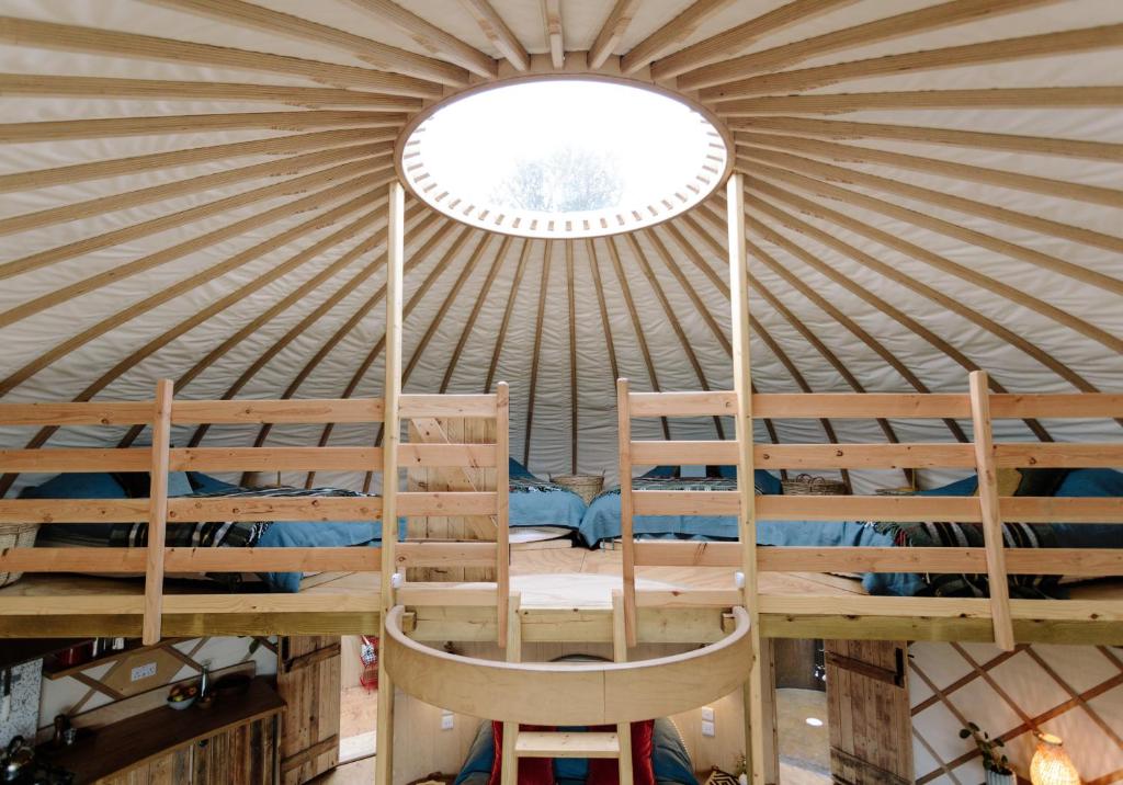 Posezení v ubytování Tree Field Yurt at Moor Farm
