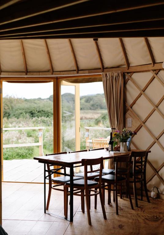 Fotografie z fotogalerie ubytování Tree Field Yurt at Moor Farm v destinaci Godshill