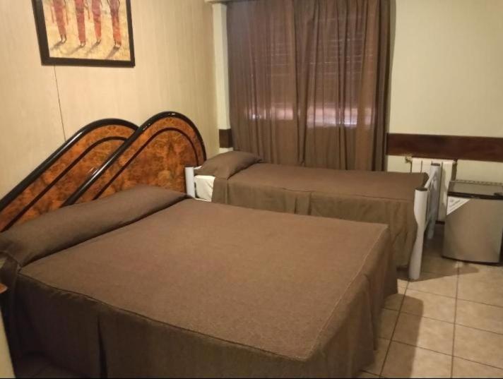 Tempat tidur dalam kamar di Hotel Nontue Abasto Buenos Aires