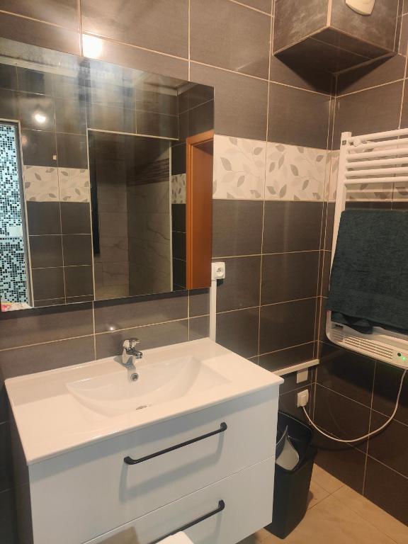 Chambre climatisée et cosy Auberge du manala Hôtel 24 24 – photo 10