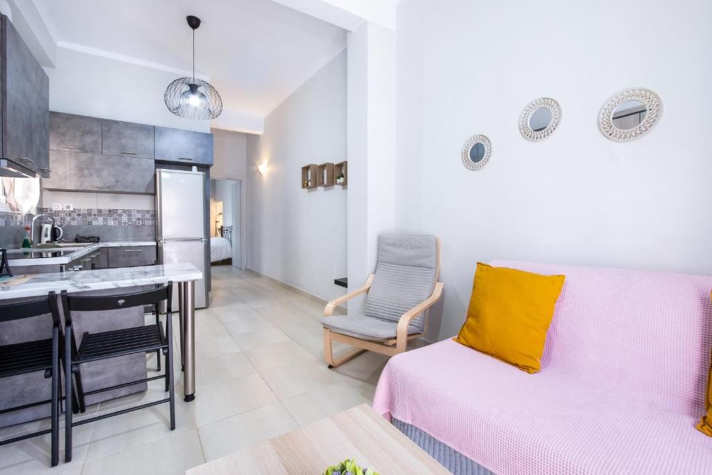 Kuchyň nebo kuchyňský kout v ubytování Joyfull Apartment In Piraeus
