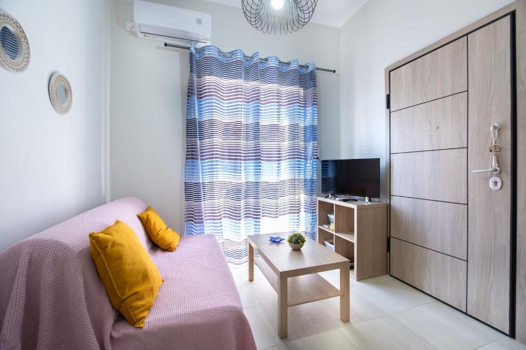 Postel nebo postele na pokoji v ubytování Joyfull Apartment In Piraeus