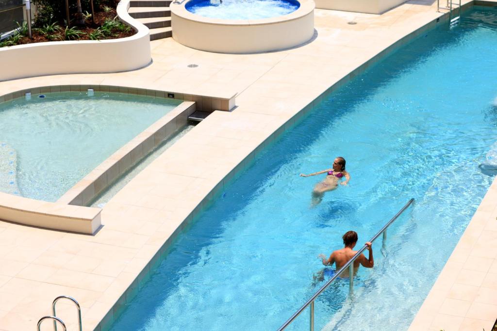 Hồ bơi trong/gần Monaco Caloundra