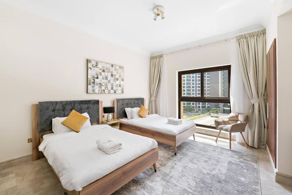 Postel nebo postele na pokoji v ubytování StoneTree - Stylish 2BR in Fairmont with BEACH ACCESS