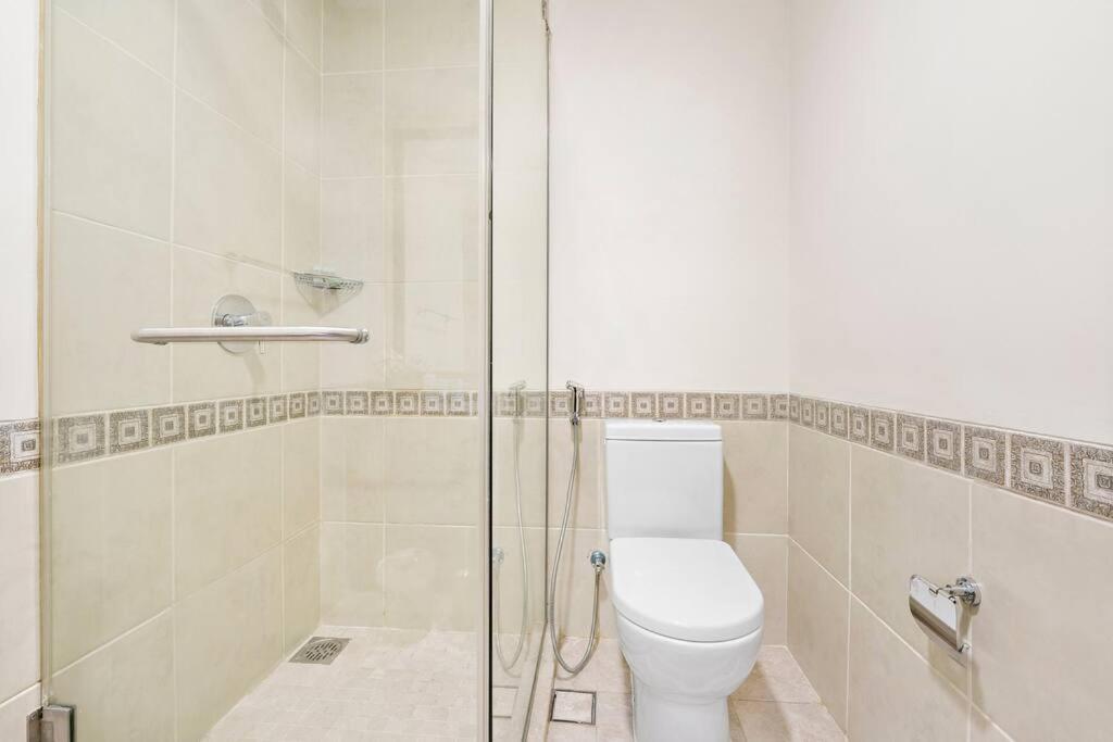 Koupelna v ubytování StoneTree - Stylish 2BR in Fairmont with BEACH ACCESS