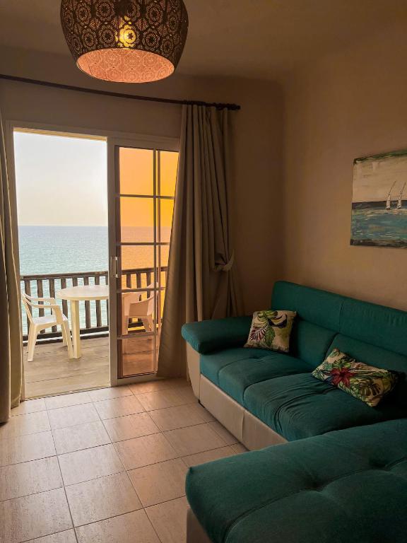 A seating area at Beautiful Apartment Altamar