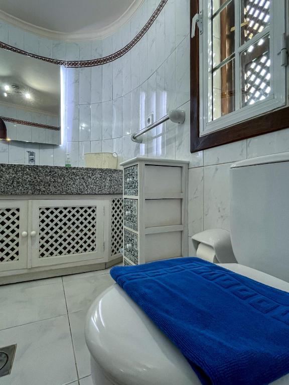 A bathroom at Beautiful Apartment Altamar
