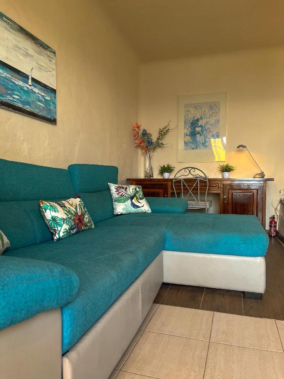 A seating area at Beautiful Apartment Altamar