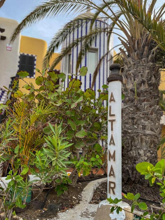 A garden outside Beautiful Apartment Altamar