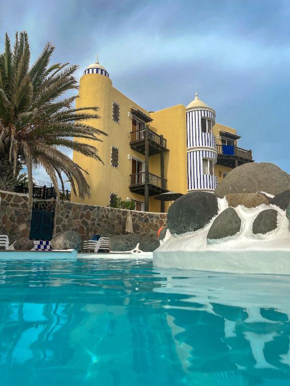 The swimming pool at or close to Beautiful Apartment Altamar