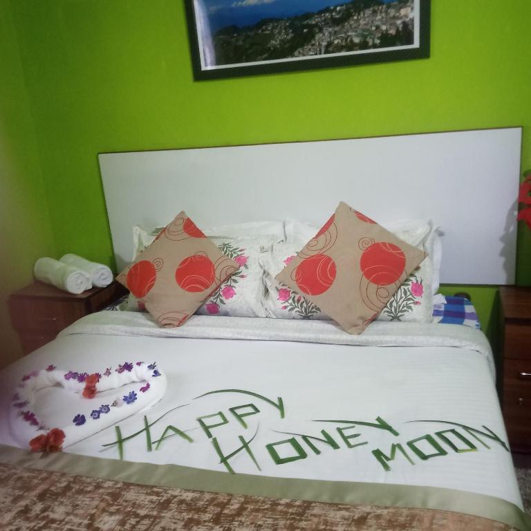 Postel nebo postele na pokoji v ubytování Beverly Hills Home stay