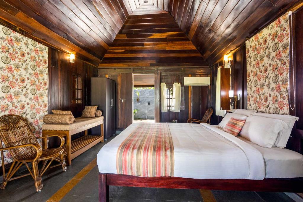 Postel nebo postele na pokoji v ubytování Deshadan's Tarangi Beach Villas,Marari