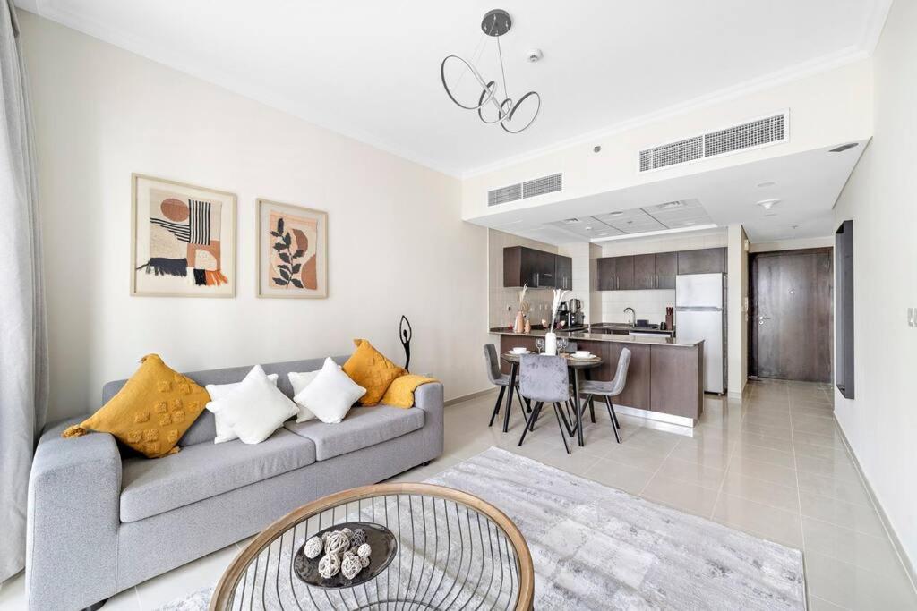 Kuchyň nebo kuchyňský kout v ubytování StoneTree - Near JBR Beach - Prime Location
