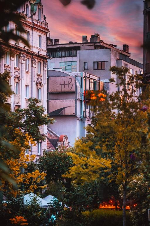 Výhled na řeku, která protéká v blízkosti hotelu