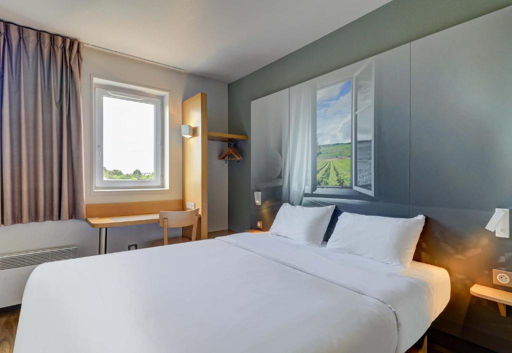 Postel nebo postele na pokoji v ubytování B&B HOTEL Beaune Sud 2