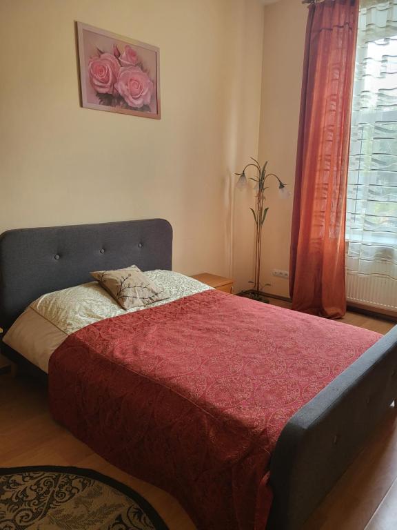 Posteľ alebo postele v izbe v ubytovaní Apartment near St. Elizabeth Church
