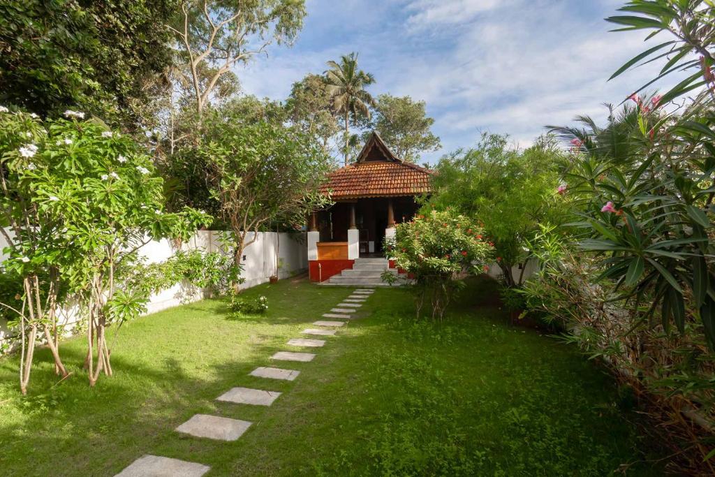 Zahrada ubytování Deshadan's Tarangi Beach Villas,Marari