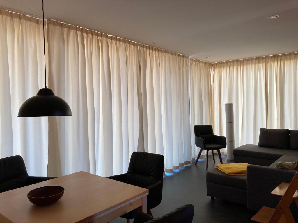 Posezení v ubytování Ahornlounge Faoug am Murtensee