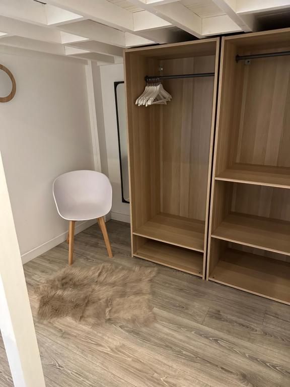 a room with a chair and a closet at Antwerp West Side in Zwijndrecht