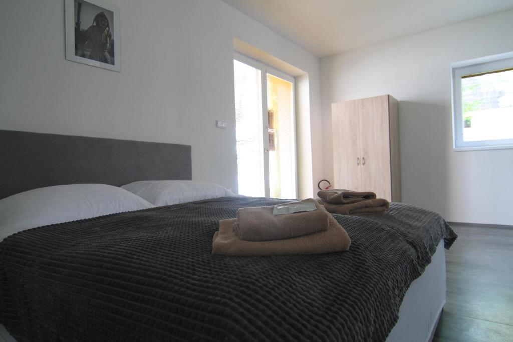 Postel nebo postele na pokoji v ubytování Trdlovy Apartmány a Chata Tatranec v areálu Jaškovské krčmy