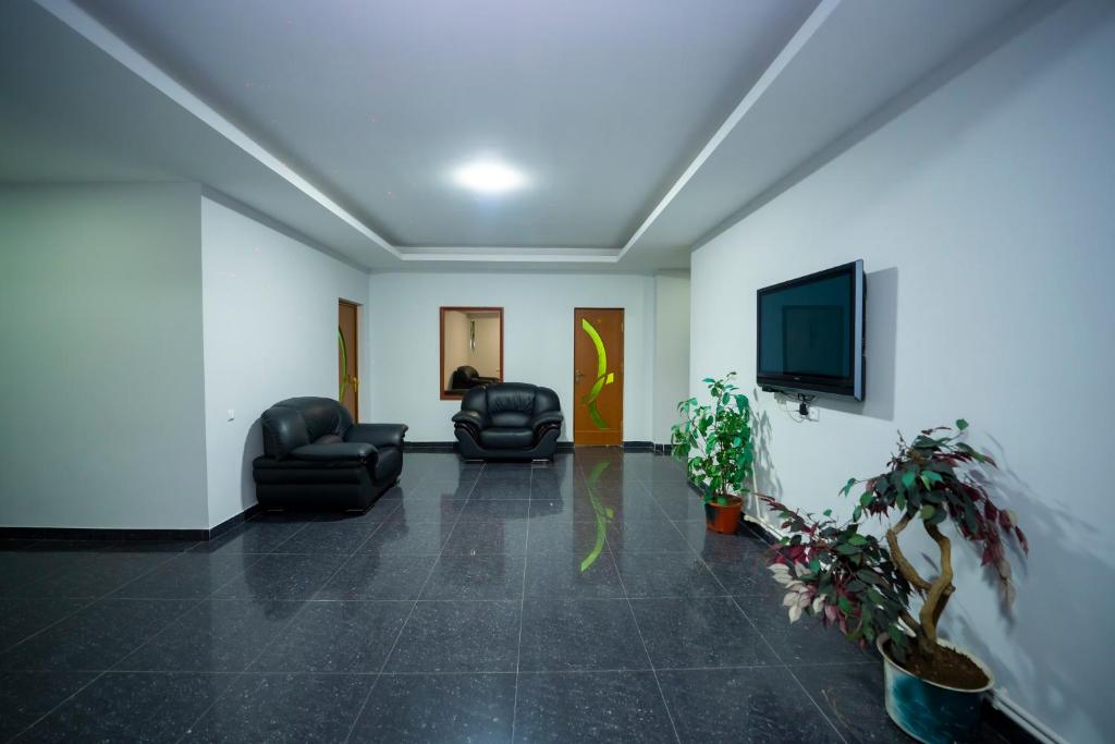 TV a/nebo společenská místnost v ubytování Continental Hotel Complex