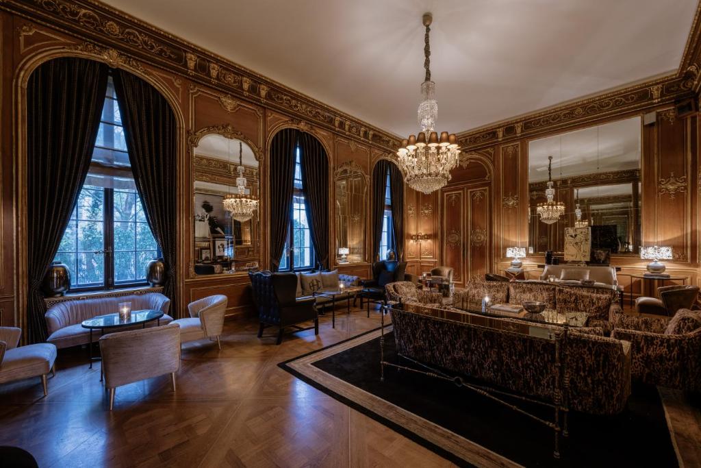 Posezení v ubytování Schlosshotel Berlin
