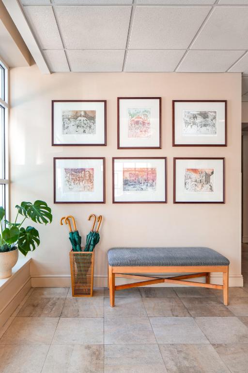 Park Lane Suites & Inn photo