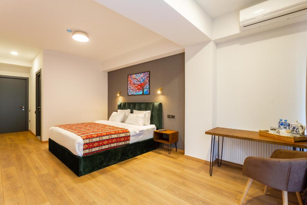 Hotel Flower - Double Room With Balcony