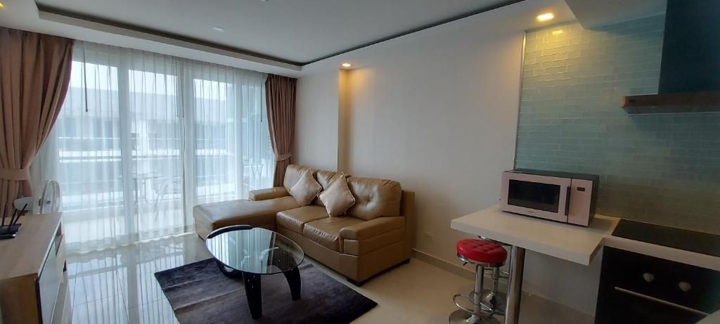Posezení v ubytování Grand Avenue Pattaya - Luxury Suite - 2 bedroom 2 baths - Pool-view