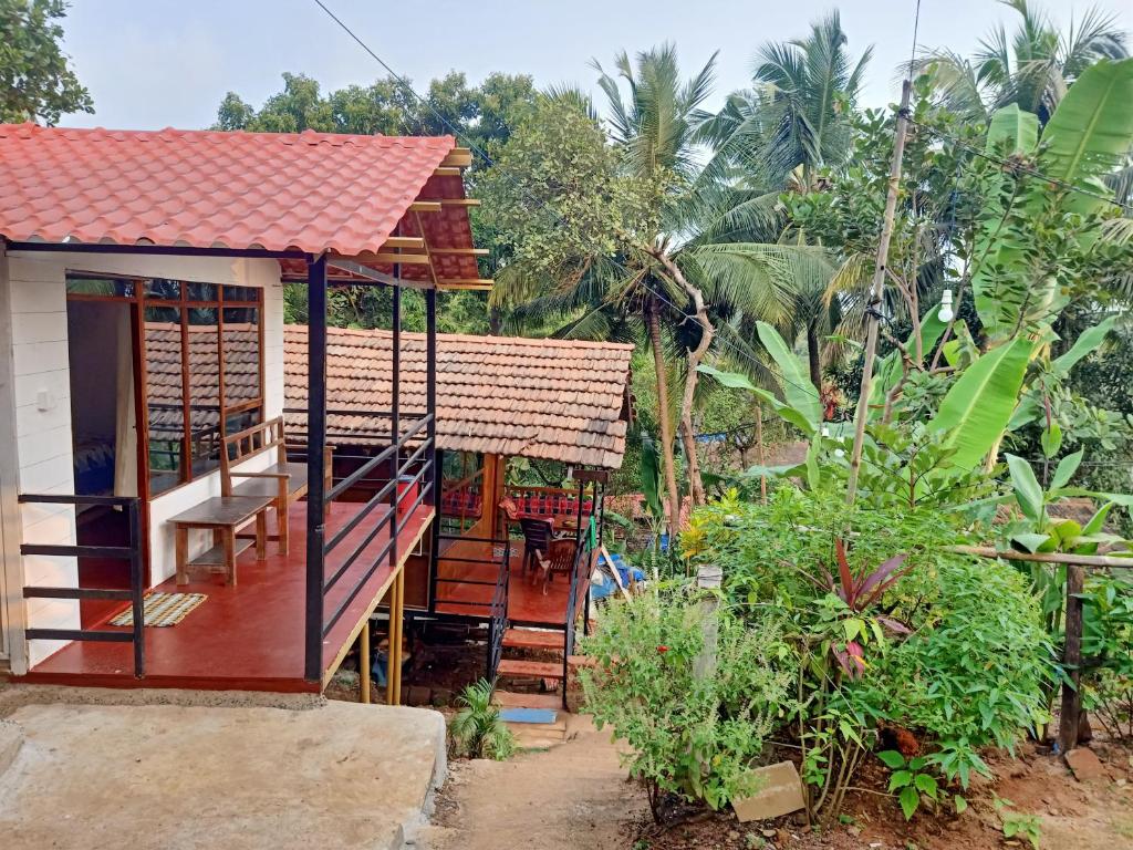 Rõdu või terrass majutusasutuses SHIV SAI HUTS