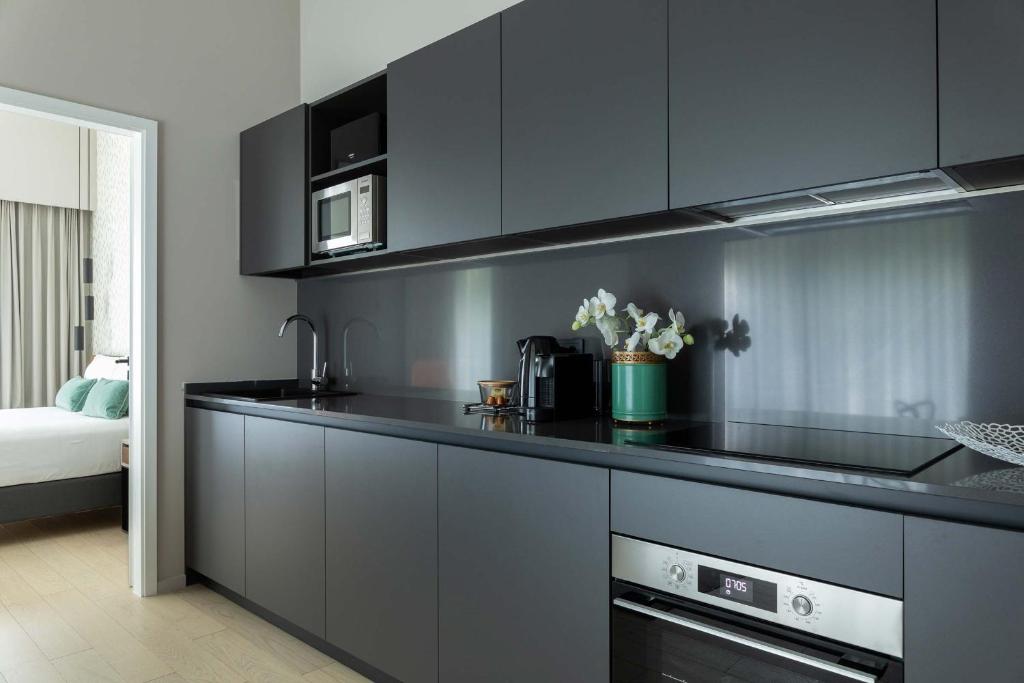 Kuchyň nebo kuchyňský kout v ubytování The Central Kirchberg - Smart ApartHotel