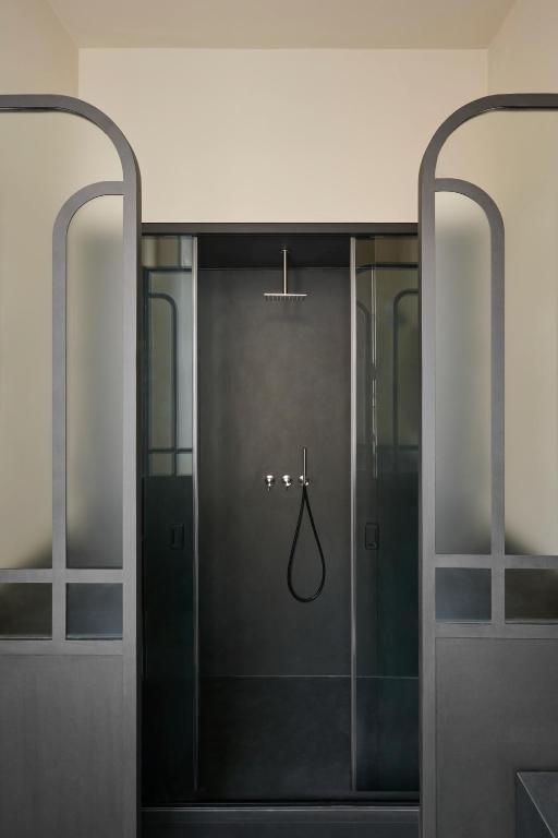 Crossing Manzoni - 14