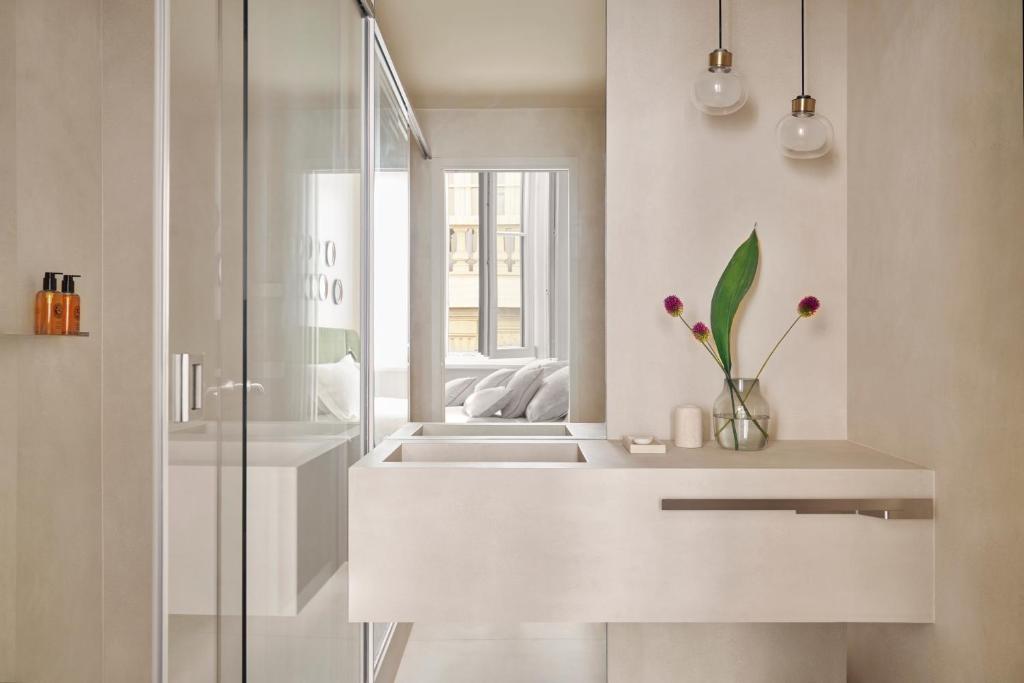 Crossing Manzoni - 16