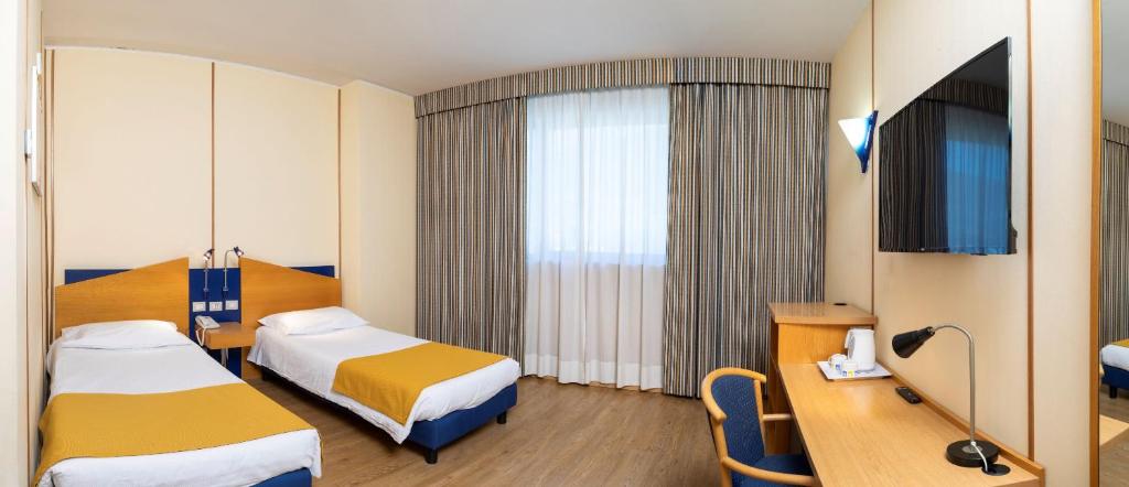 Postel nebo postele na pokoji v ubytování Hotel Express Aosta East