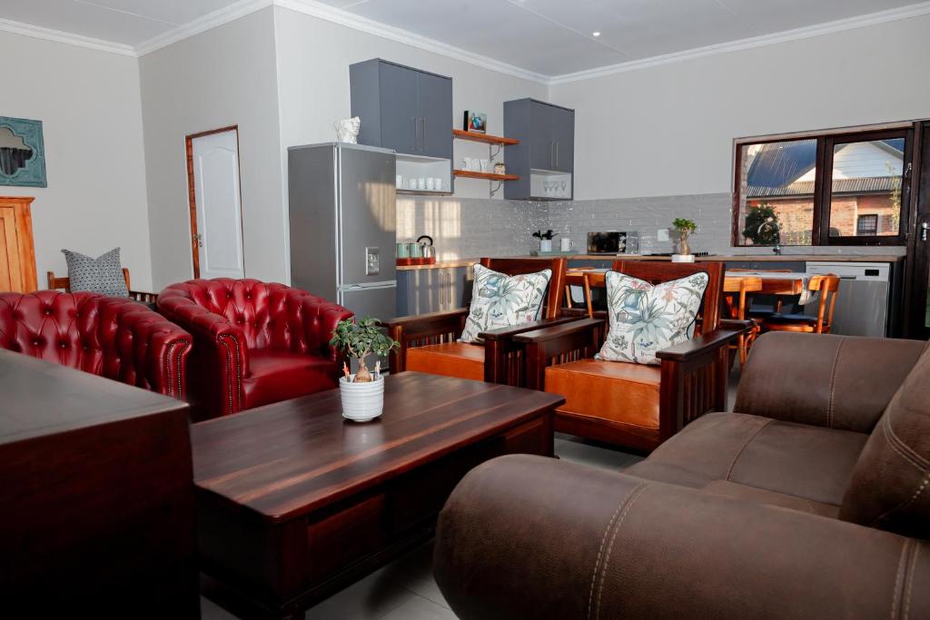 2 Owls Guesthouse - Family Room With Garden View