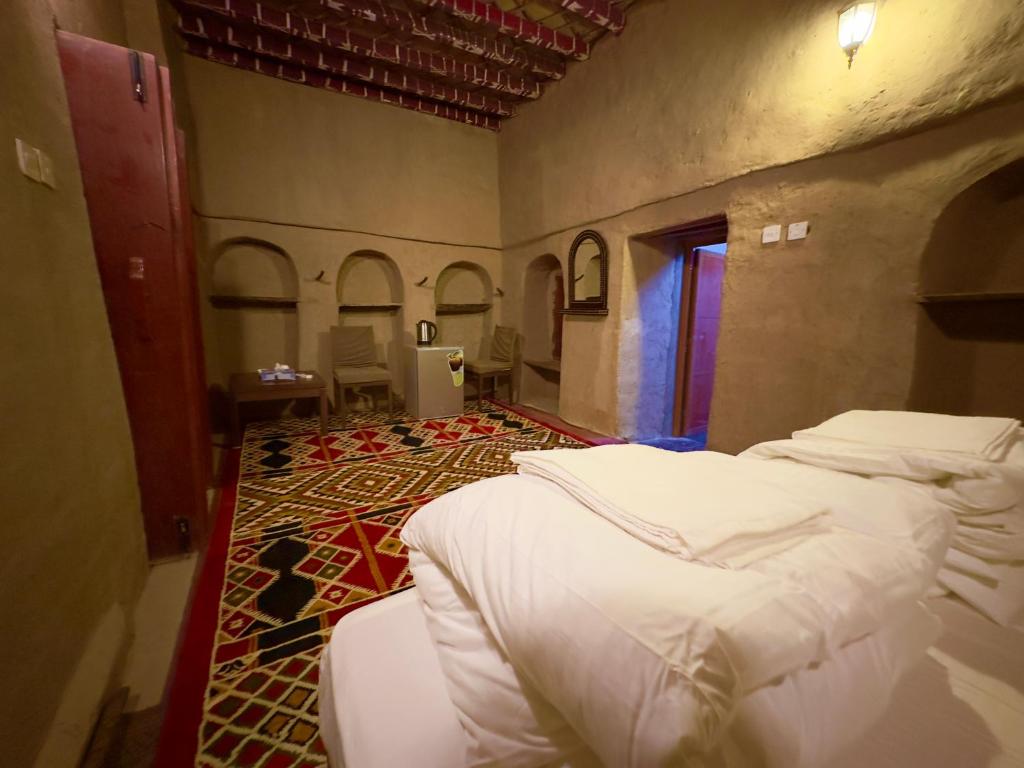 Postel nebo postele na pokoji v ubytování AL Hamra Heritage Inn