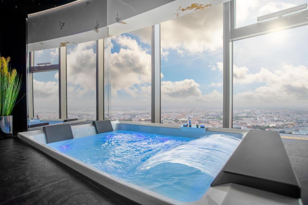 Apartamenty Sky Tower z Jakuzzi Przy Oknie