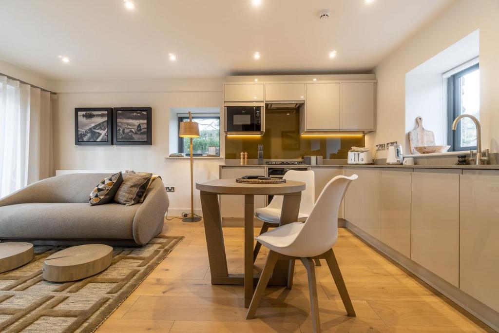 The Corner Cottage at The Heaning Estate, Windermere (updated prices 2024)