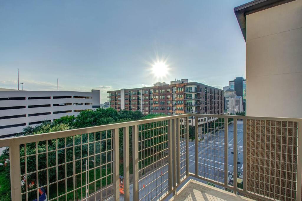 a balcony with a view of a city at Amazing Luxury Living 1bdrm kingbd Downtwn Houston in Houston