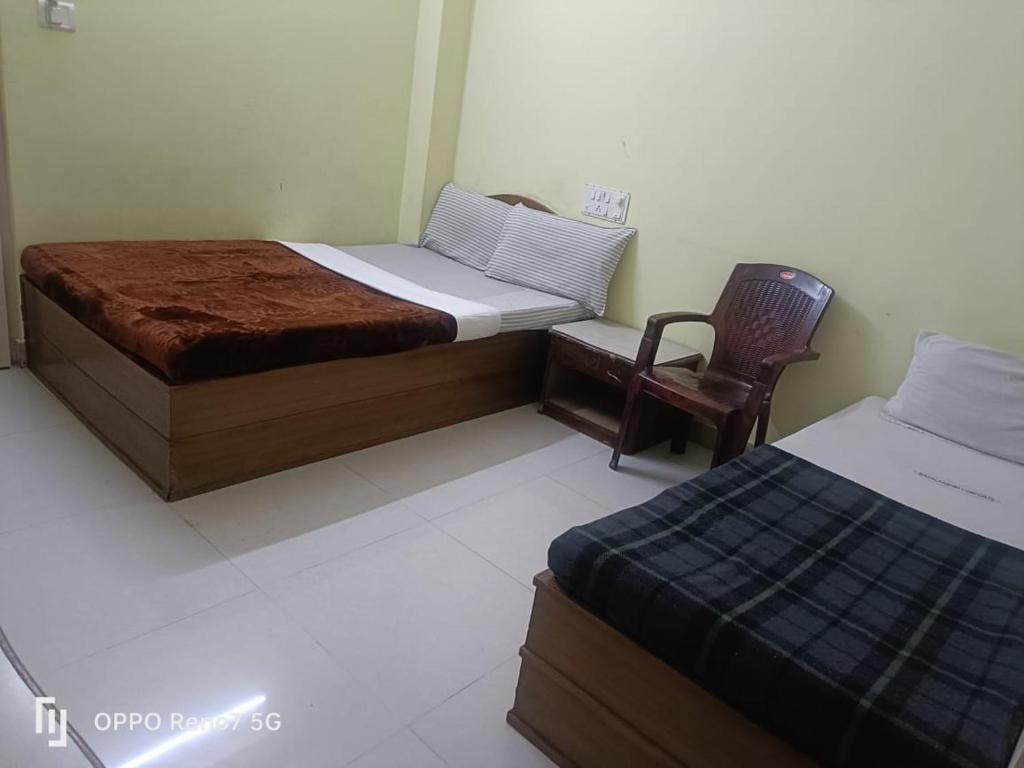 Postel nebo postele na pokoji v ubytování MYSORE MAHALAKSHMI ROOMS